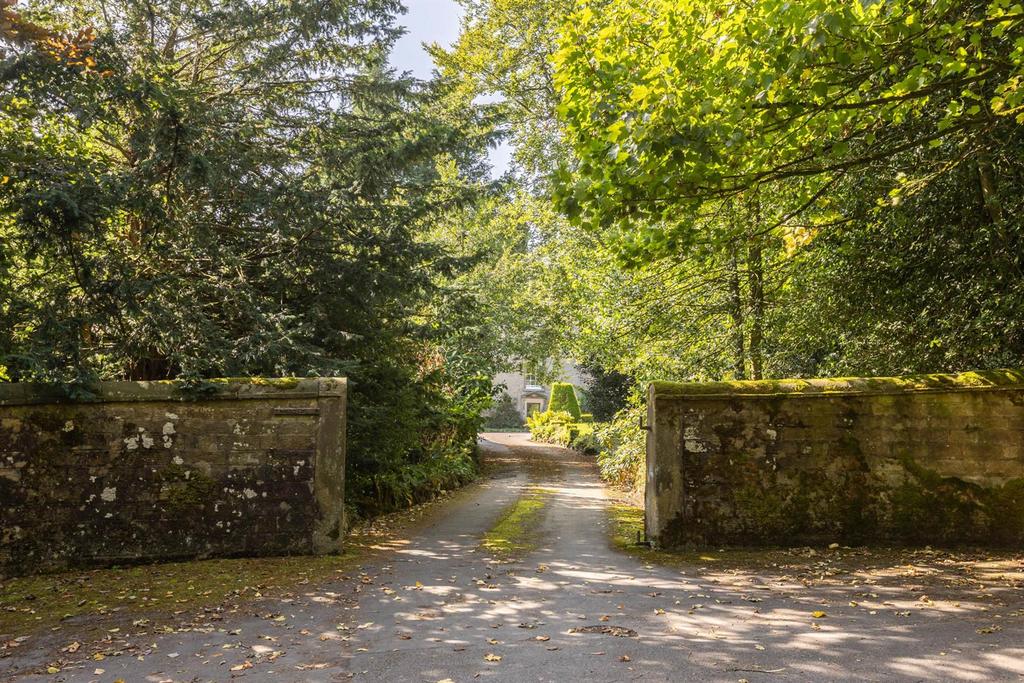 Entrance to Driveway