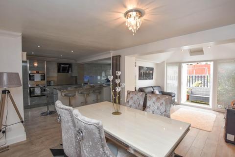 4 bedroom semi-detached house for sale, Severn Drive, Hindley Green, Wigan, WN2 4TW