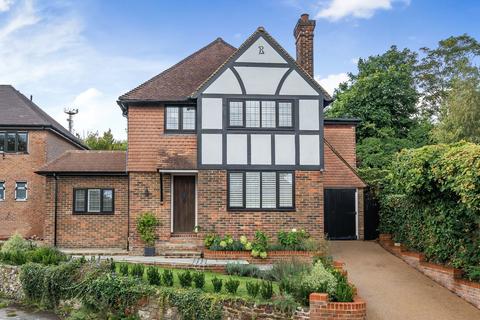 4 bedroom house for sale, High View Road, Surrey GU2