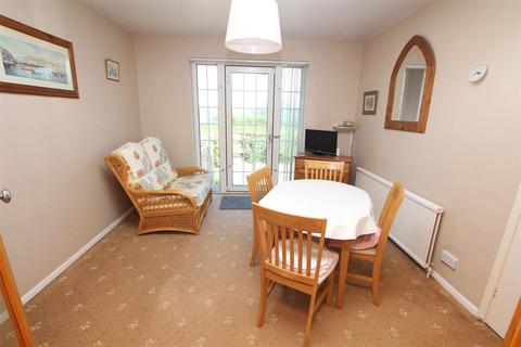 14 Simpson Grove, Bradford, BD10 9SD