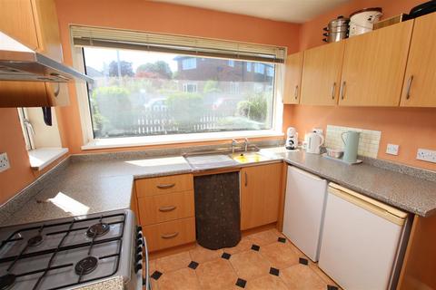 14 Simpson Grove, Bradford, BD10 9SD