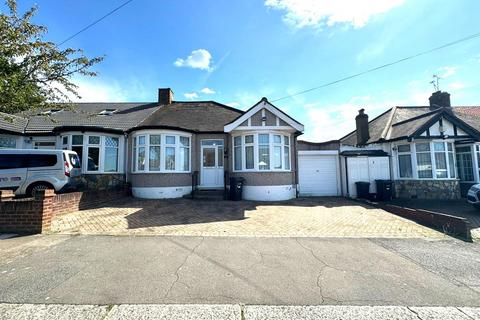 2 bedroom semi-detached bungalow for sale, Leigh Avenue, Ilford