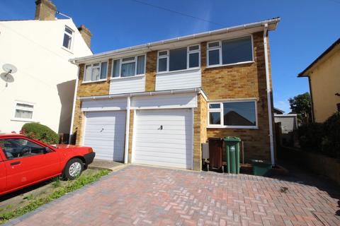 3 bedroom semi-detached house to rent, Moreton Road, Worcester Park KT4