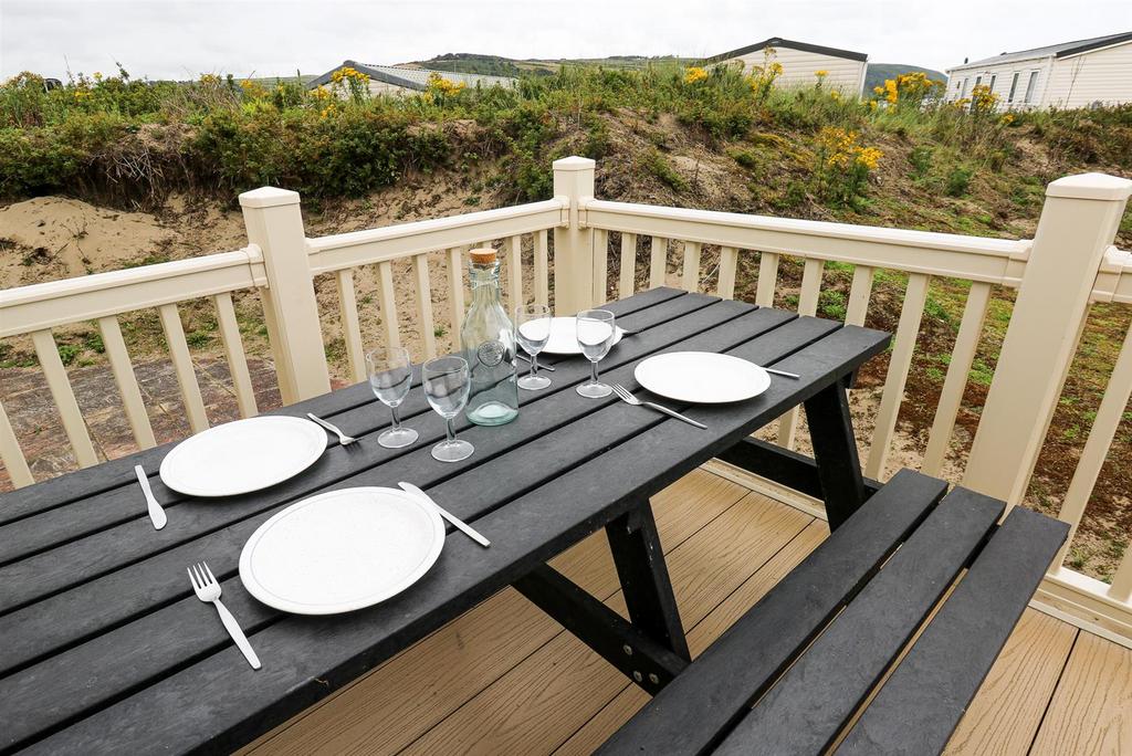 Decking2.jpg