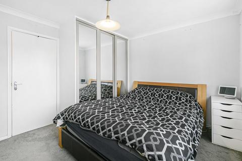 2 bedroom end of terrace house for sale, Peket Close, Staines-upon-Thames, Surrey, TW18
