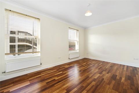 Studio to rent, Wells Road, London, W12