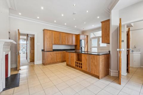 5 bedroom semi-detached house to rent, Underhill Road, London, SE22