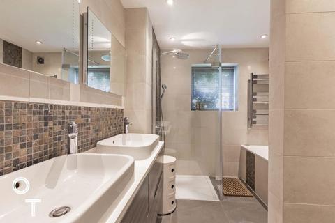 4b Thurlow Terrace, London, NW5 4JB
