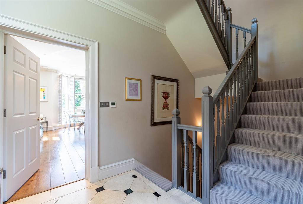 8419164-interior09.jpg