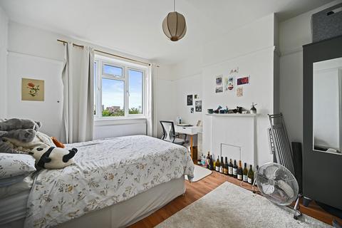 4 bedroom detached house to rent, Dollis Hill Lane, London NW2