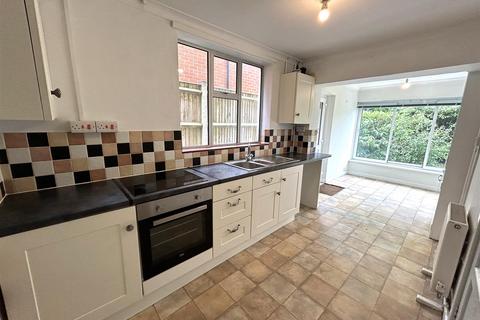 3 bedroom detached house to rent, Hulse Road, Salisbury SP1