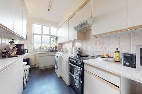 2 bedroom flat for sale, Eagle Lodge, NW11