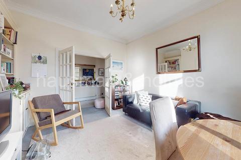 2 bedroom flat for sale, Eagle Lodge, NW11