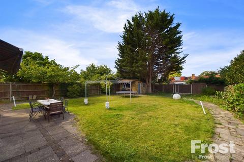 6 bedroom bungalow for sale, Cecil Road, Ashford, Surrey, TW15