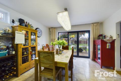 11 Cecil Road, Ashford, TW15 1RJ