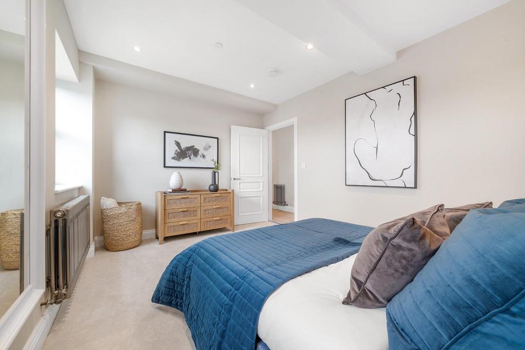 Bedroom 2 (2).jpg