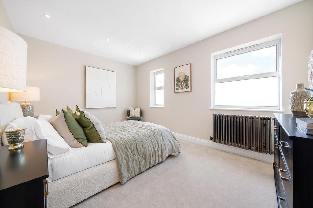 Bedroom 1.jpg