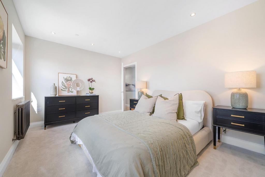 Bedroom 1 (2).jpg