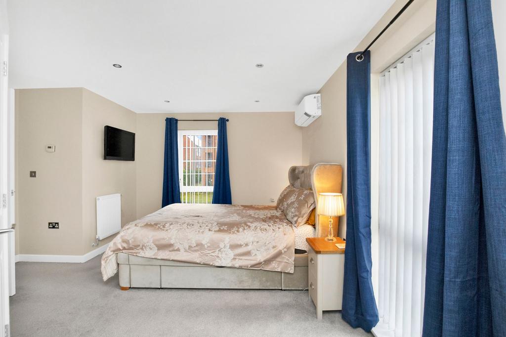 Masterbed with double aspect