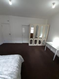 2 bedroom property to rent, Sunnyside Road, ILFORD E6