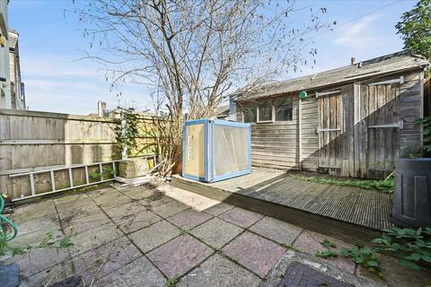 4 bedroom terraced house to rent, Brudenell Road, Tooting