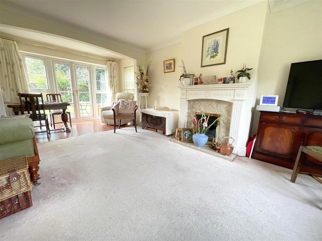 Open plan living/dining room