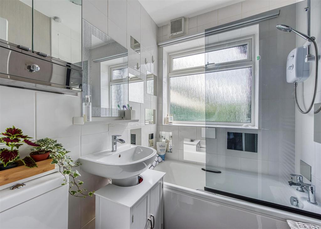 26 Kirkstone Crescent-Bathroom.jpg