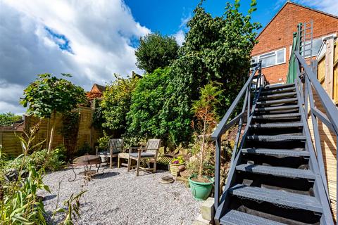26 Kirkstone Crescent, Wombourne, Wolverhampton, WV5 8EH