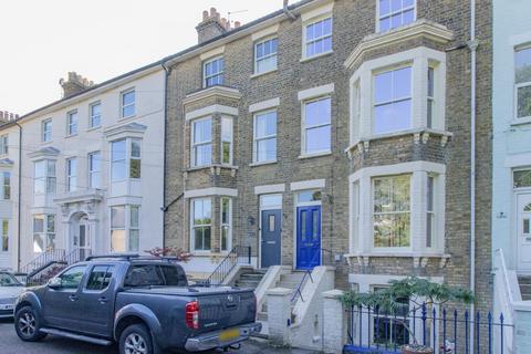 5 Devonshire Terrace, Broadstairs, CT10 1HH
