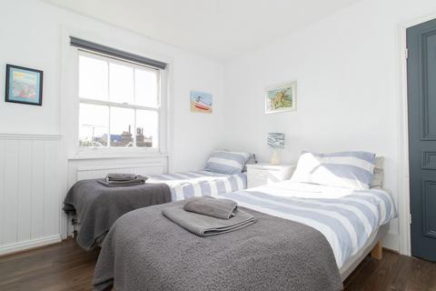 5 Devonshire Terrace, Broadstairs, CT10 1HH