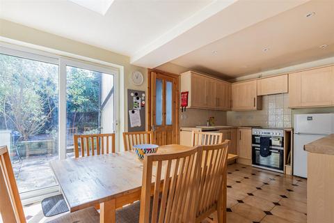 4 bedroom house for sale, North Luton Place, Cardiff CF24