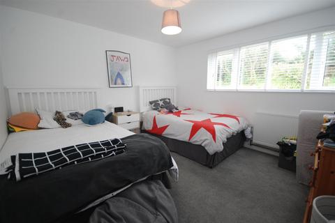 2 bedroom apartment to rent, The Mount, Appledore