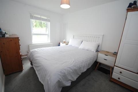 2 bedroom apartment to rent, The Mount, Appledore