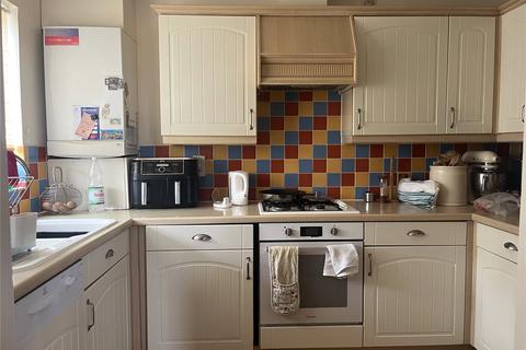 2 bedroom flat to rent, Grasholm Way, Slough SL3