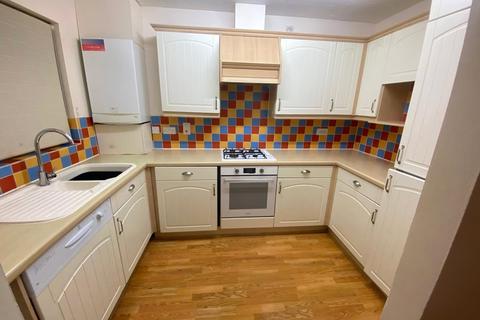 2 bedroom flat to rent, Grasholm Way, Slough SL3