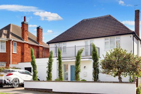 4 bedroom detached house for sale, The Bridle, Leicester