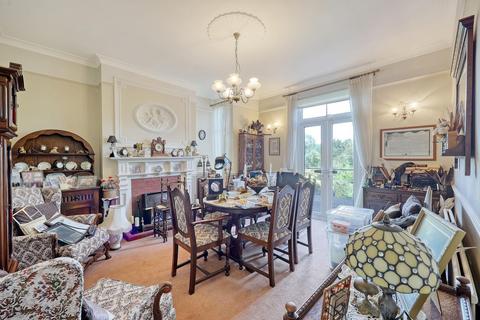 4 Ashburnham Gardens, Upminster, RM14 1XA