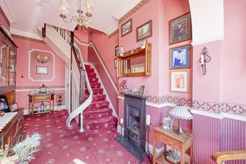 4 Ashburnham Gardens, Upminster, RM14 1XA