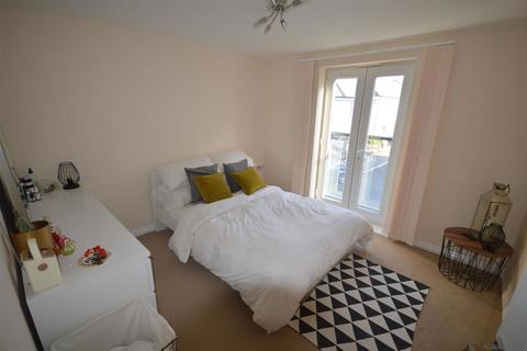 2 bedroom flat to rent, Cavendish Crescent, Newquay