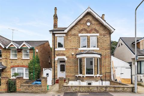 2 bedroom flat to rent, Sylvan Road, Wanstead