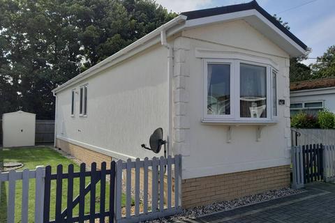 2 bedroom park home for sale, Lechlade