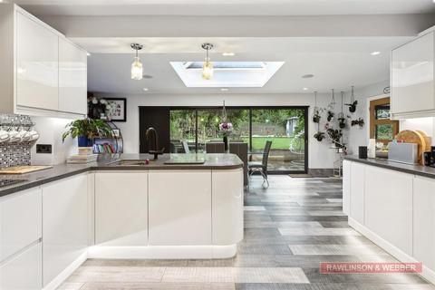 Highbury House, 80 Hurst Road, East Molesey, KT8 9AG