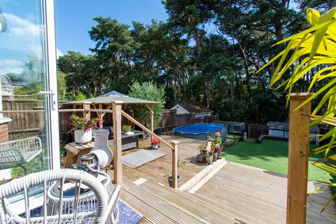 3 bedroom chalet for sale, Pine Vale Crescent, Bournemouth, Dorset