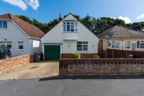 4 bedroom chalet for sale, Pine Vale Crescent, Bournemouth, Dorset