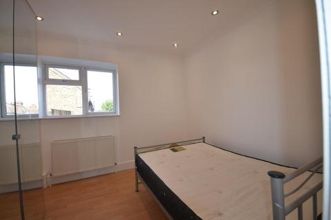 3 bedroom flat to rent, High Road, London, NW10 2PJ