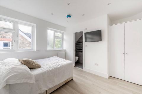 Studio to rent, SPENCER ROAD, Grove Park, London, W4