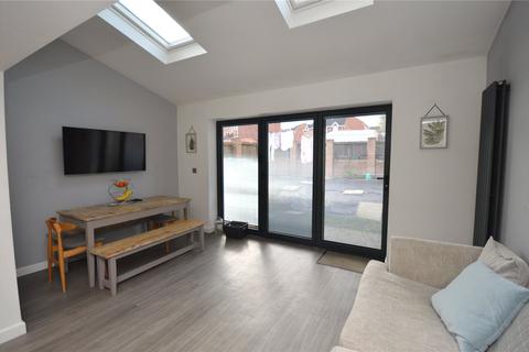 4 bedroom semi-detached house for sale, New Forest Way, Leeds, West Yorkshire