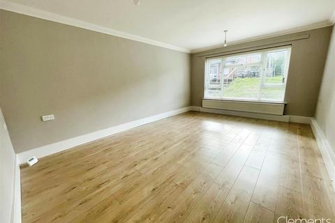 2 bedroom flat for sale, Kents Avenue, Hemel Hempstead HP3