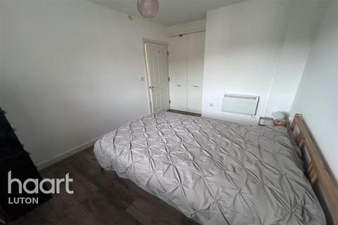 2 bedroom flat to rent, Foxglove Way,  Luton