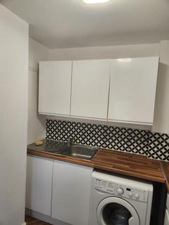 Studio to rent, Green Lane, Room 2 Ilford IG3 9JU